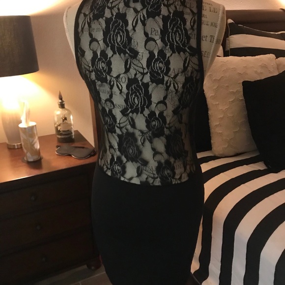 Medium black lace and darker red dress - Picture 5 of 8